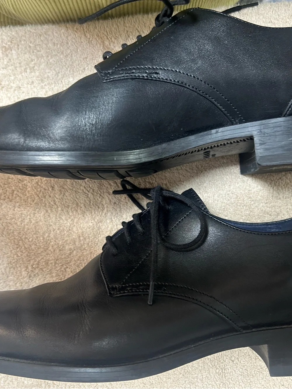 COLE HAAN HAWTHORNE smooth black leather  mens oxfords EUC size 10M little wear